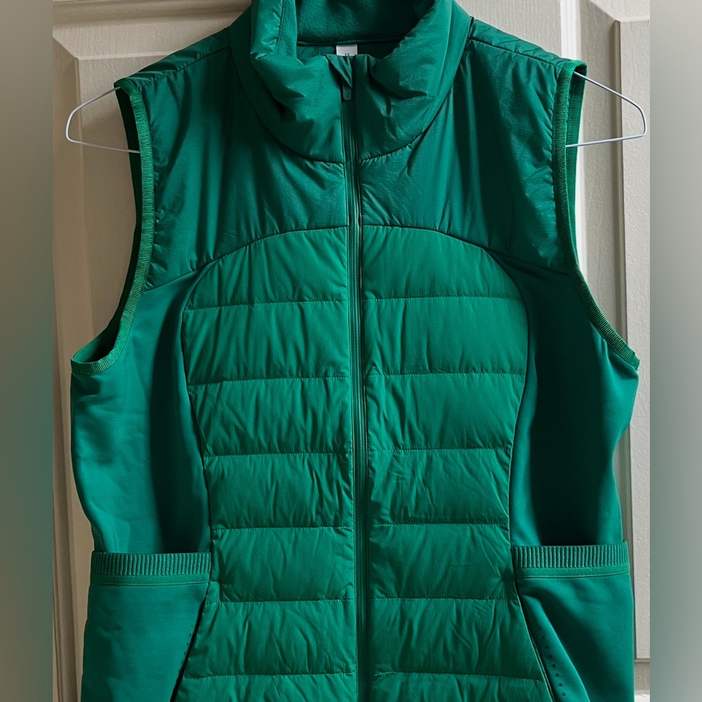NWT!!🍒LULULEMON DOWN FOR IT ALL VEST sz 12 RACEWAY GREEN 700-Fill Run Everglade - Picture 2 of 9